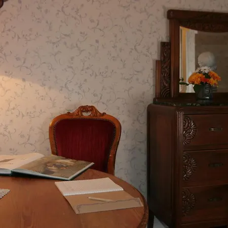 Castel 1904 3* Saint-Gervais-dʼAuvergne