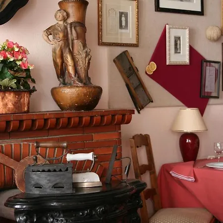 Castel 1904 ホテル Saint-Gervais-dʼAuvergne