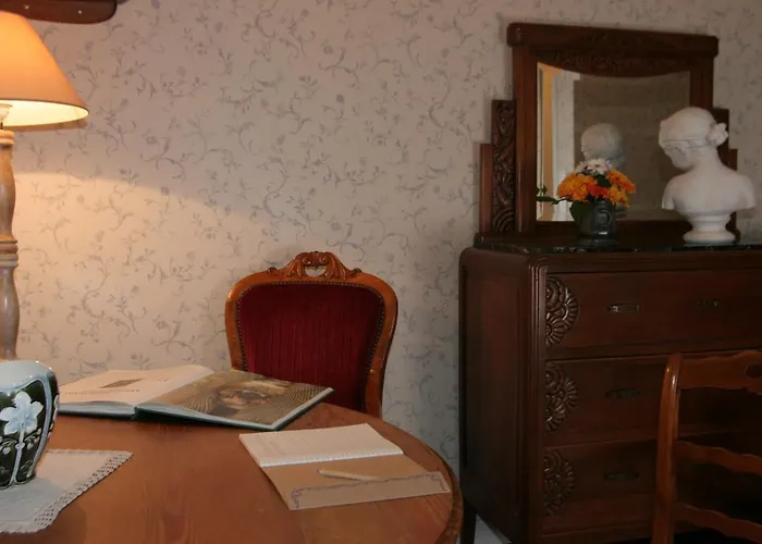 Castel 1904 3* Saint-Gervais-dʼAuvergne