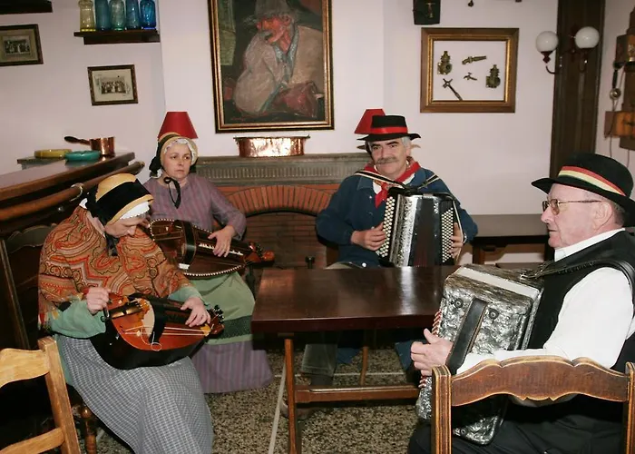 Castel 1904 3* Saint-Gervais-dʼAuvergne