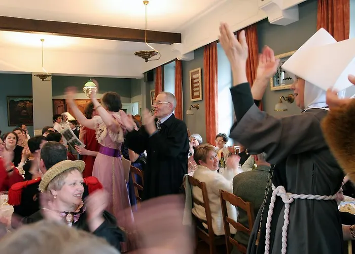 Castel 1904 Hotel Saint-Gervais-dʼAuvergne